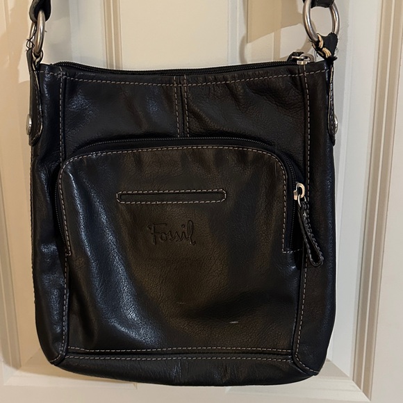 Fossil Women’s Black Leather Crossbody Bag - Classic Everyday Carry - Picture 3 of 3